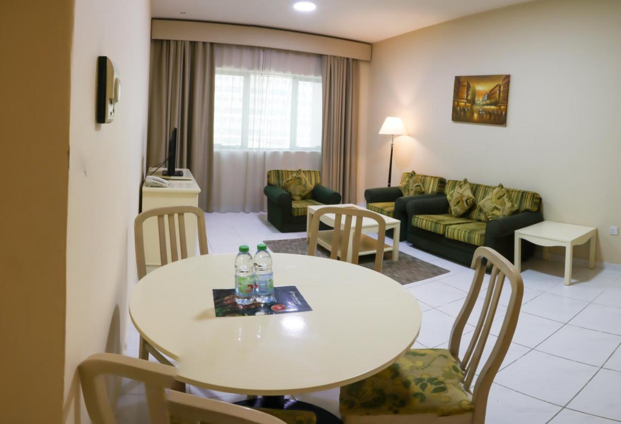 דובאי Wescott Pearl Hotel Apartments מראה חיצוני תמונה