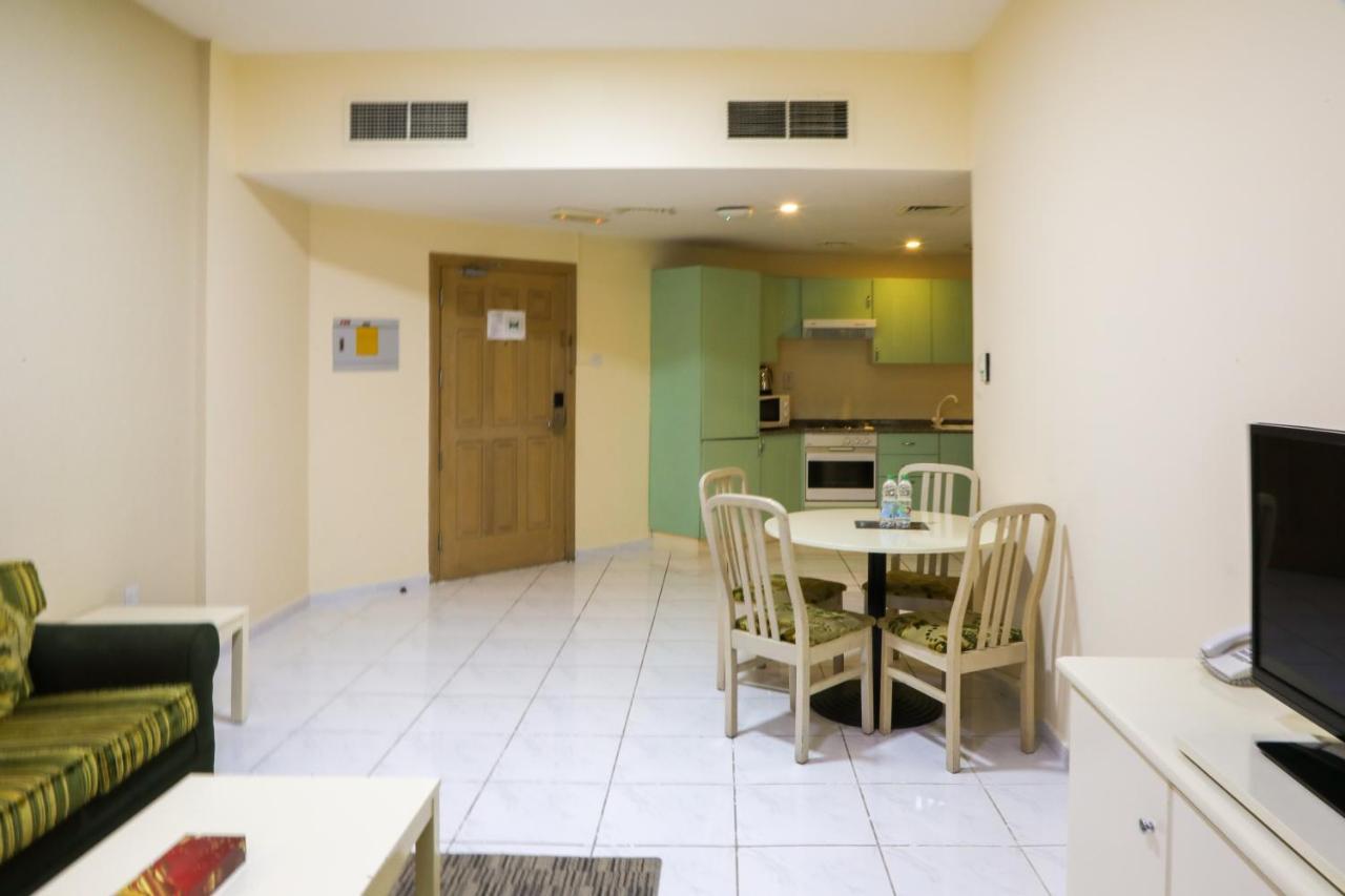 דובאי Wescott Pearl Hotel Apartments מראה חיצוני תמונה