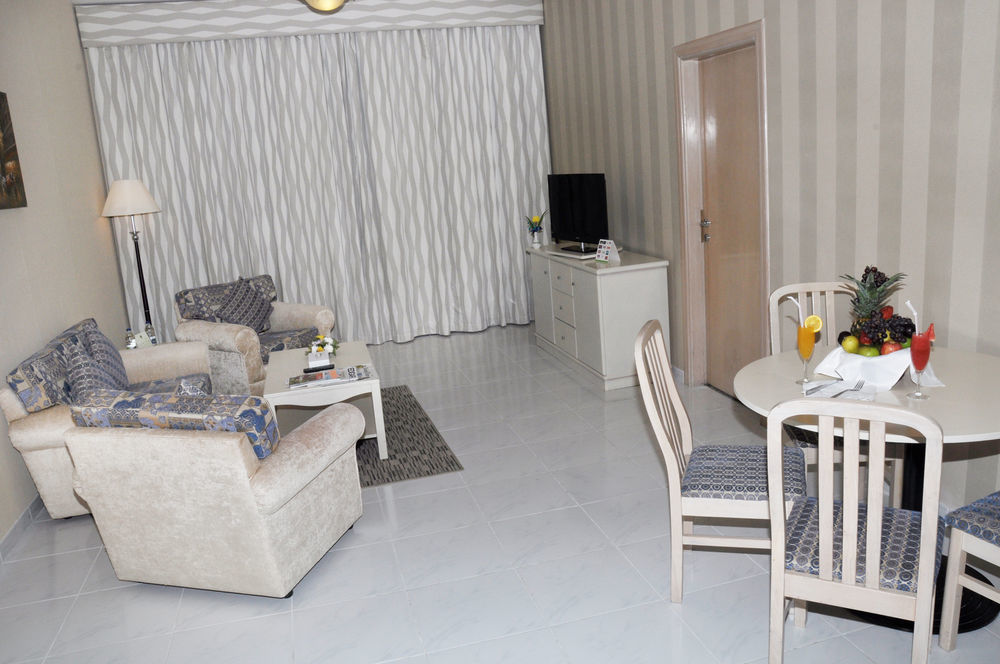דובאי Wescott Pearl Hotel Apartments מראה חיצוני תמונה